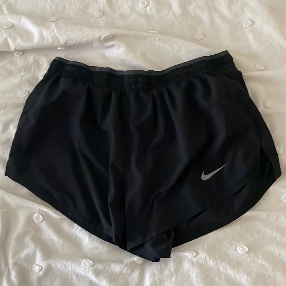 Nike Women’s Athletic Shorts | size l